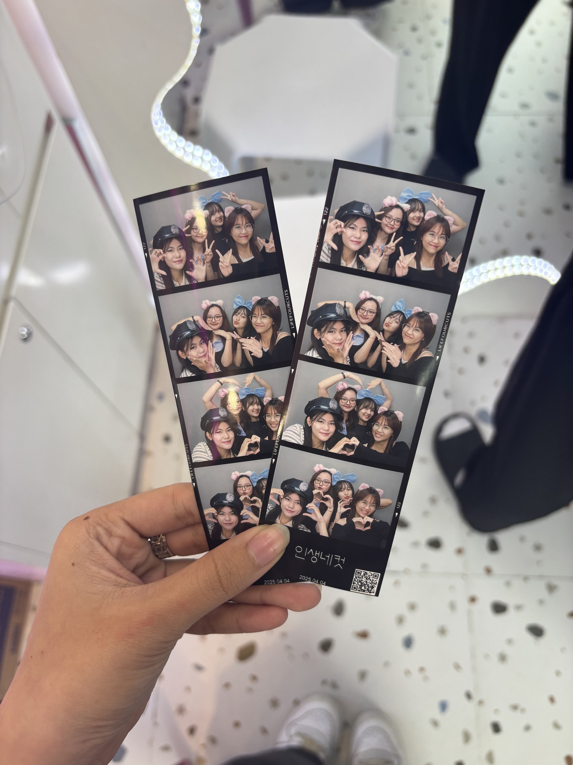 Cơn sốt photobooth quay trở lại và càn quét khắp nơi: Có nơi 150k/ảnh Foto & Idee Foto zu Cơn sốt photobooth quay trở lại và càn quét khắp nơi: Có nơi 150k/ảnh