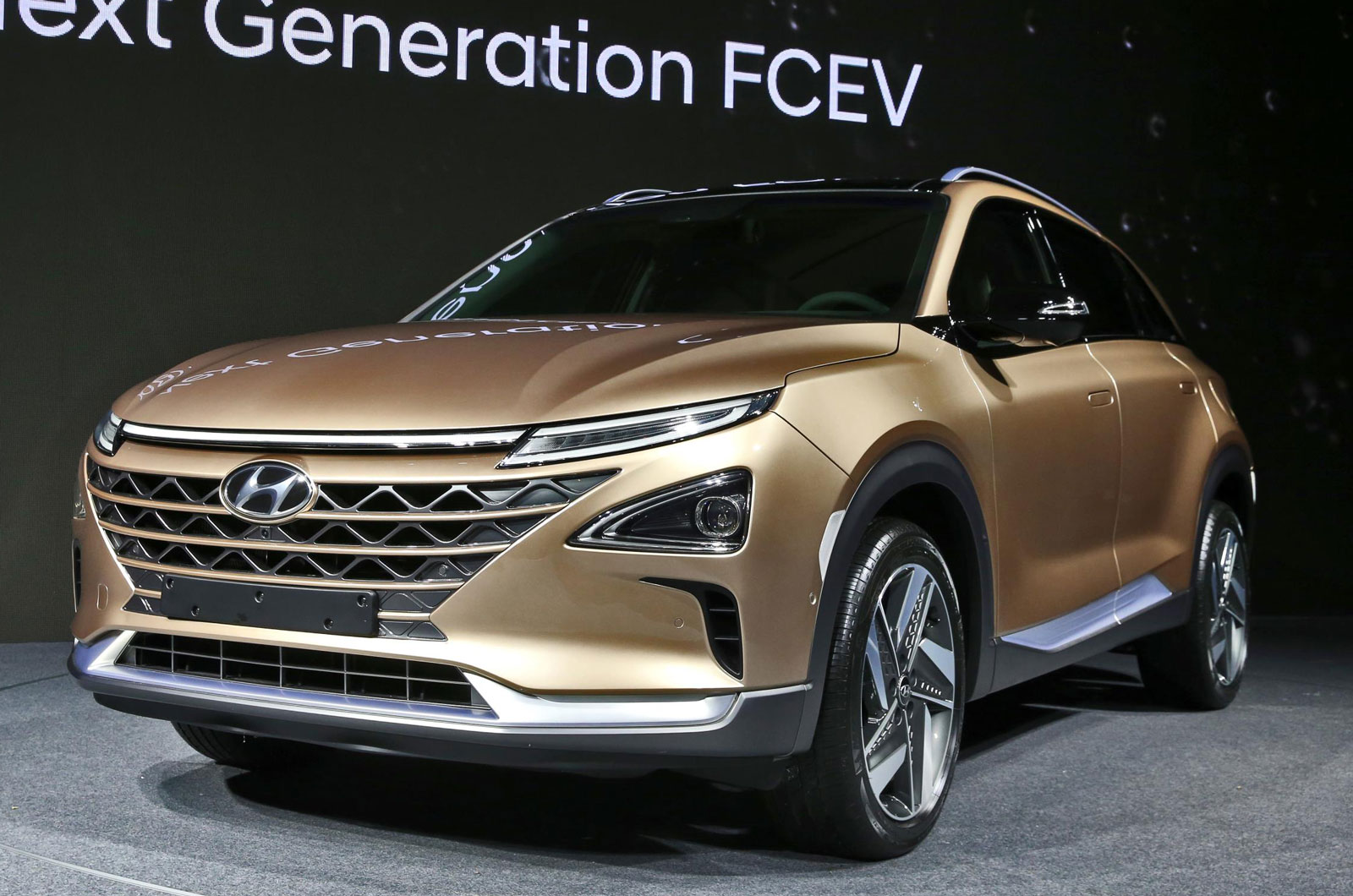 Kreatives Bild zu Hyundai shows all-new electric SUV with 497-mile range Autocar Bildidee