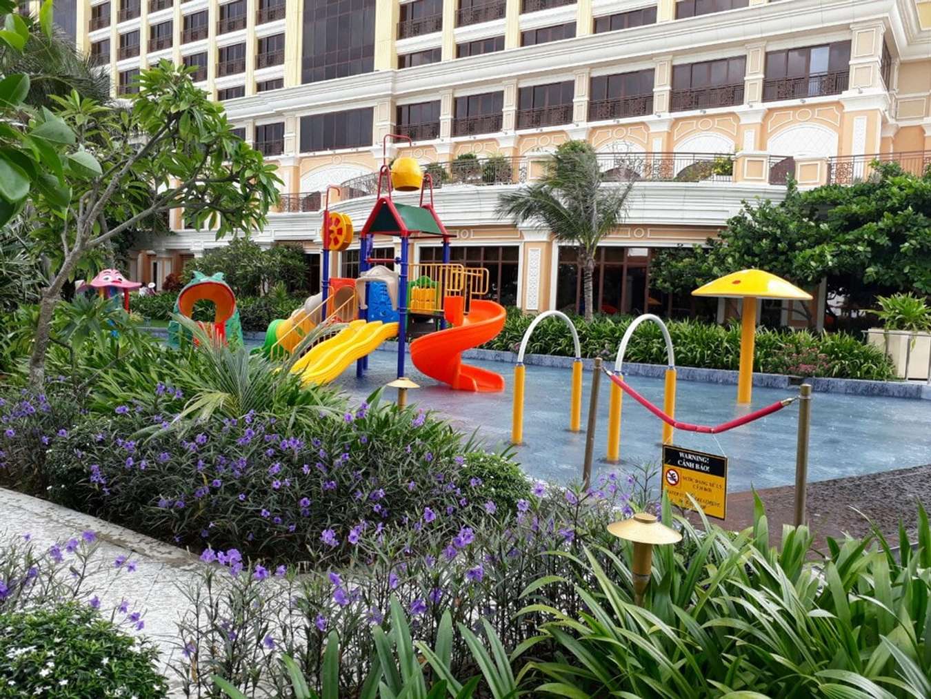 Kreatives Bild zu Top 7 resort Hồ Tràm cho gia đình trên Traveloka Foto zu Top 7 resort Hồ Tràm cho gia đình trên Traveloka