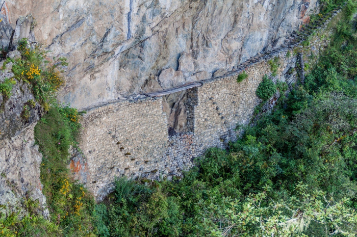 Kreatives Bild zu Most Dangerous Trails And Bridges In The World Foto zu Most Dangerous Trails And Bridges In The World